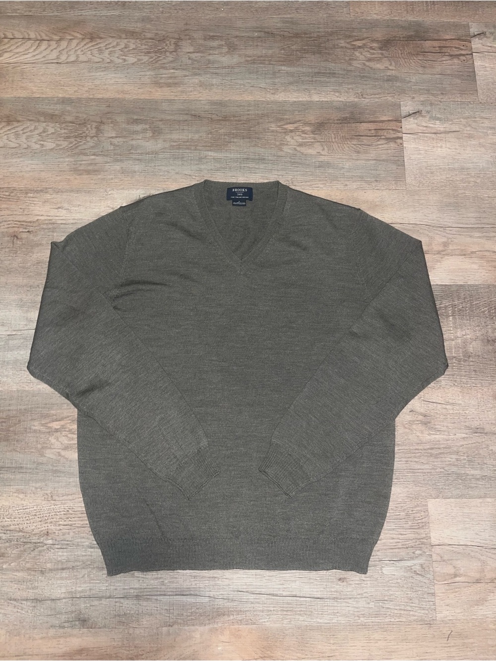 Brooks Brothers Men's V-Neck 100% Merino Wool Sweater - Olive Green